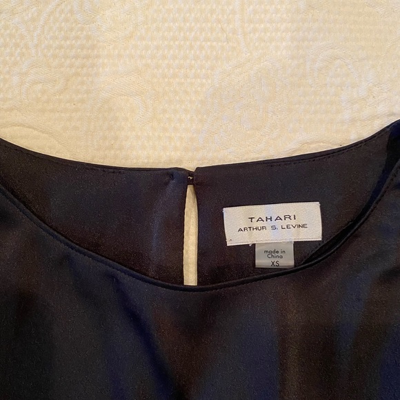 NWT Tahari Ruffle SleeveTop - Picture 3 of 4